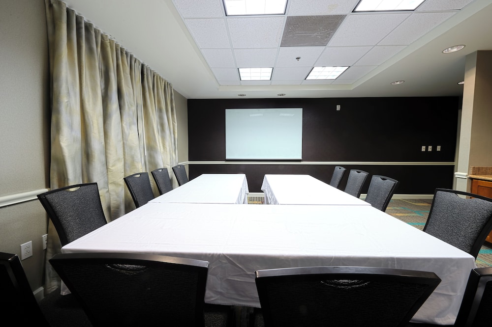 Residence Inn Marriott Airport - photo 20