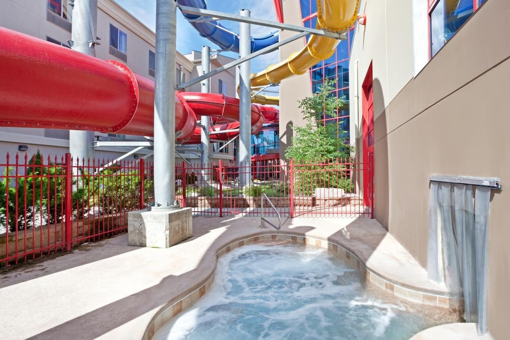Triple Play Resort Hotel & Suites - photo 35