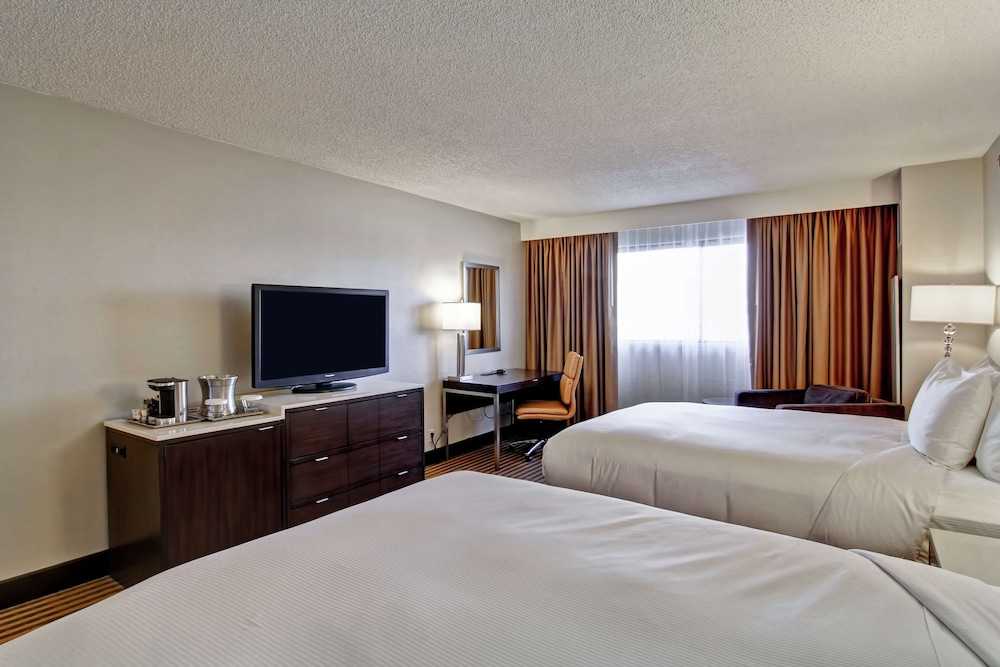 DoubleTree by Hilton Hotel Pleasanton at the Club - photo 4