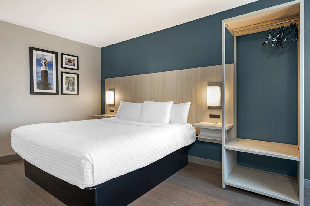 Best Western Plus Lafayette Hotel University Area - photo 21