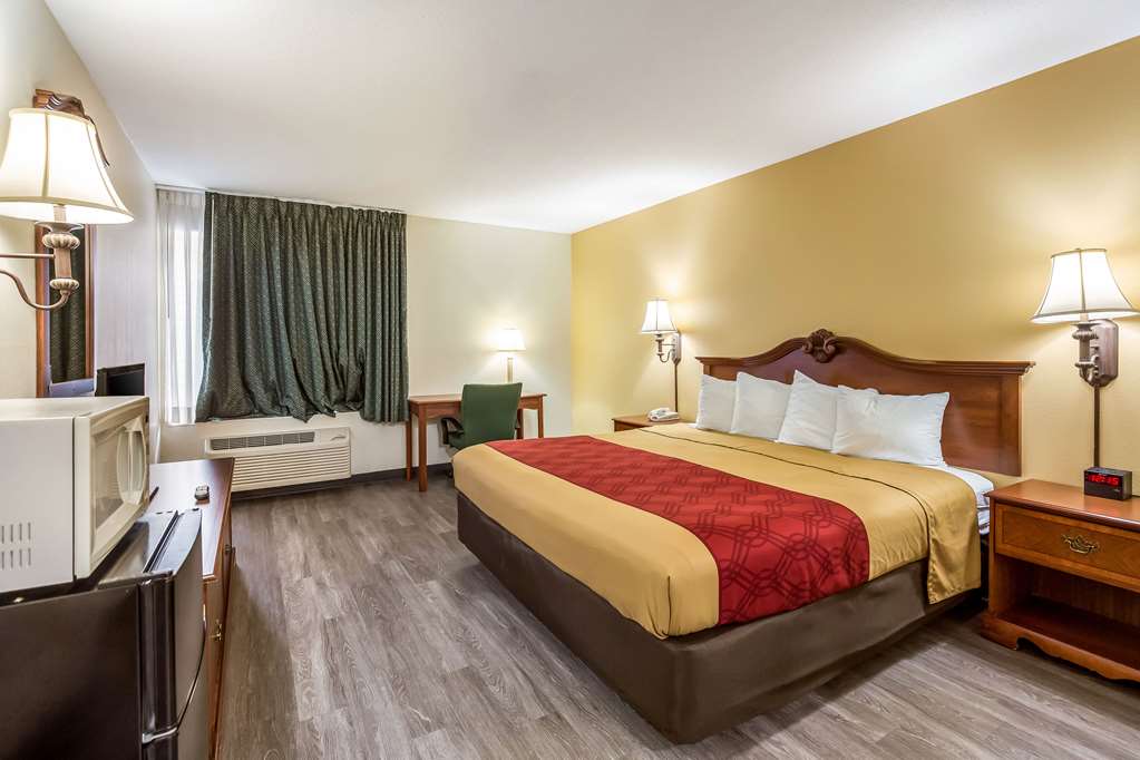 Econo Lodge Inn & Suites Fairview Heights St. Louis - photo 7