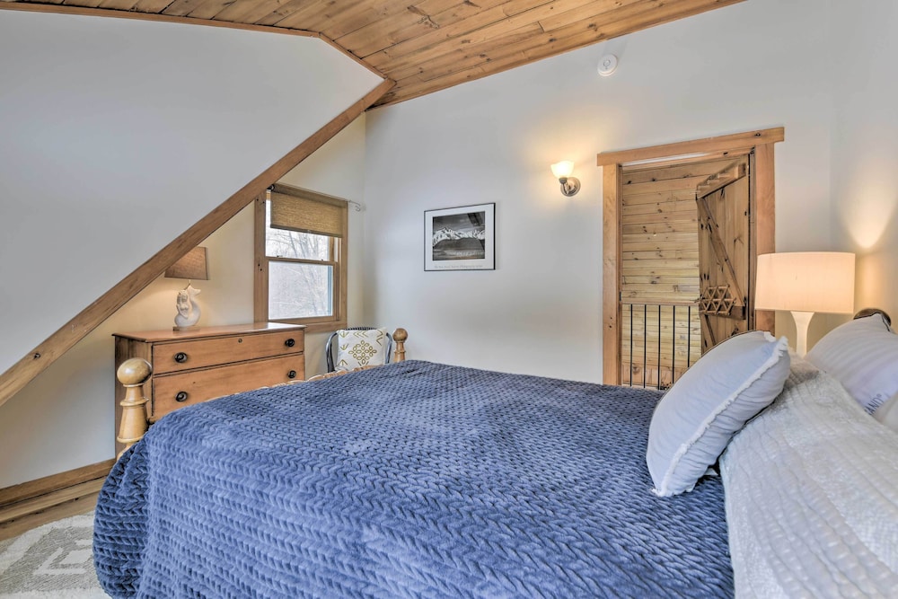 Upscale Montgomery Cabin Near Jay Peak Resort - photo 7