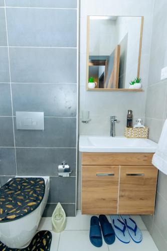 Modern & Chic 1BRM w heated pool lounge and Gym