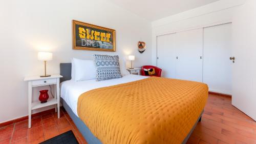 Sweet 1 BDR Apartment W Balcony by LovelyStay — 4-Star Luxury Hotel in Porches, Portugal