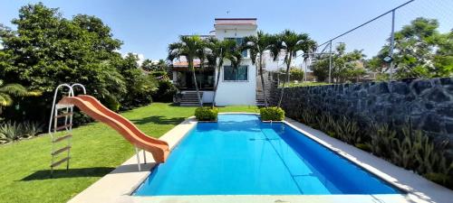 Casa con alberca privada y agradable jardín — 4-Star Luxury Hotel in Oaxtepec, Mexico