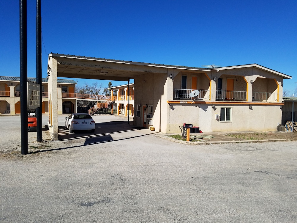 Cisco inn - photo 16