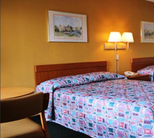 Speedway Inn - photo 8