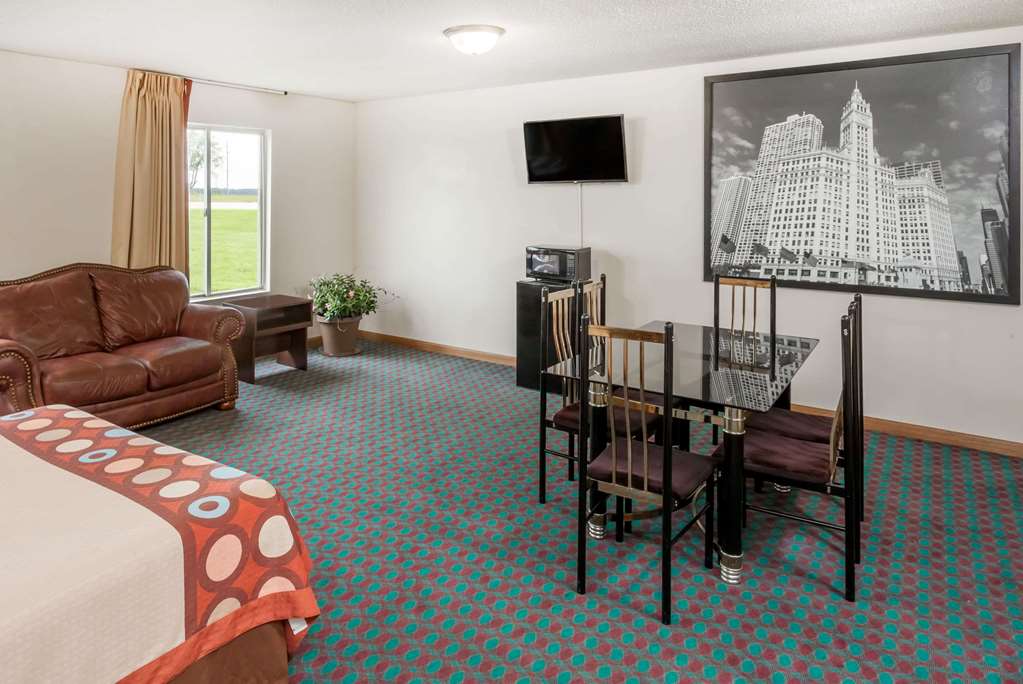 Super 8 by Wyndham Pekin Peoria Area - photo 6