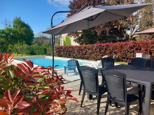 Maison Tout Confort Avec Piscine Chauffee Au Bord Des Rives de la Dordogne — 4-Star Luxury Hotel in Argentat, France