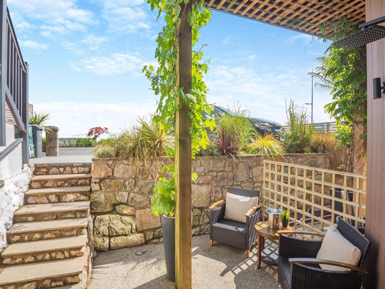 Beachfront Apartment — 5-Star Luxury Hotel in Colwyn Bay, United Kingdom