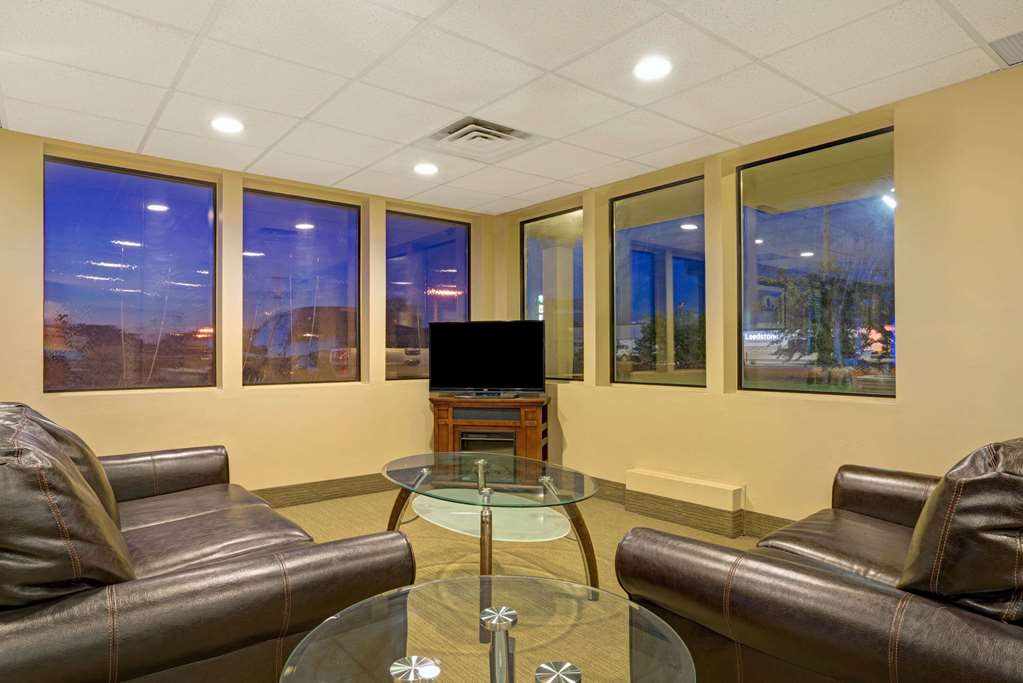 Super 8 by Wyndham Melrose - photo 6