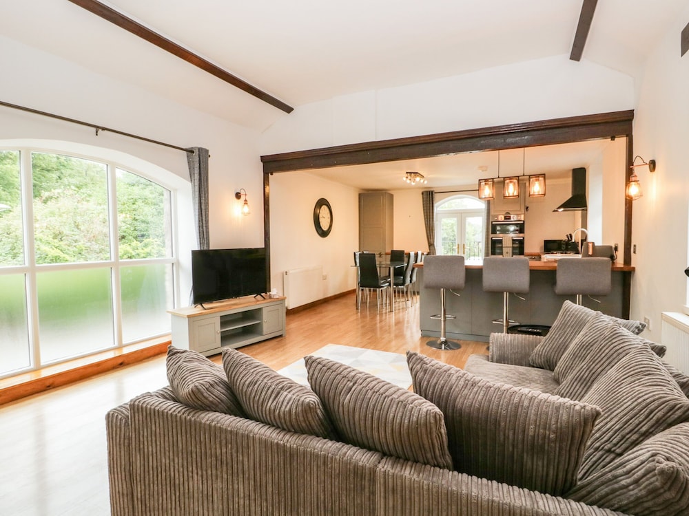 Coach House — 4-Star Luxury Hotel in Carnforth, United Kingdom