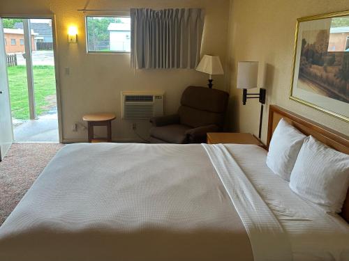 Big Bend Traveler's Inn - photo 11