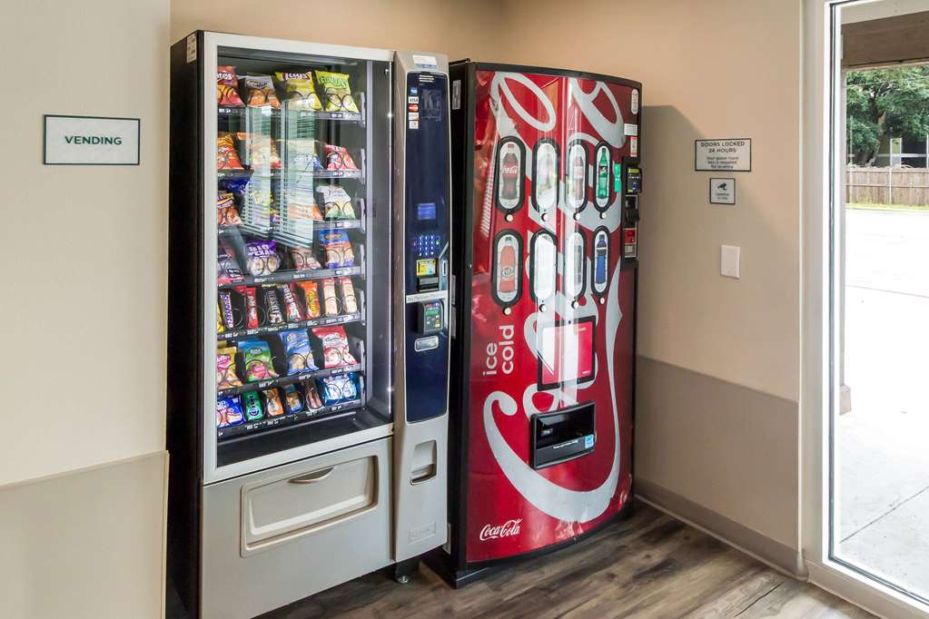 WoodSpring Suites Lake Jackson - photo 24
