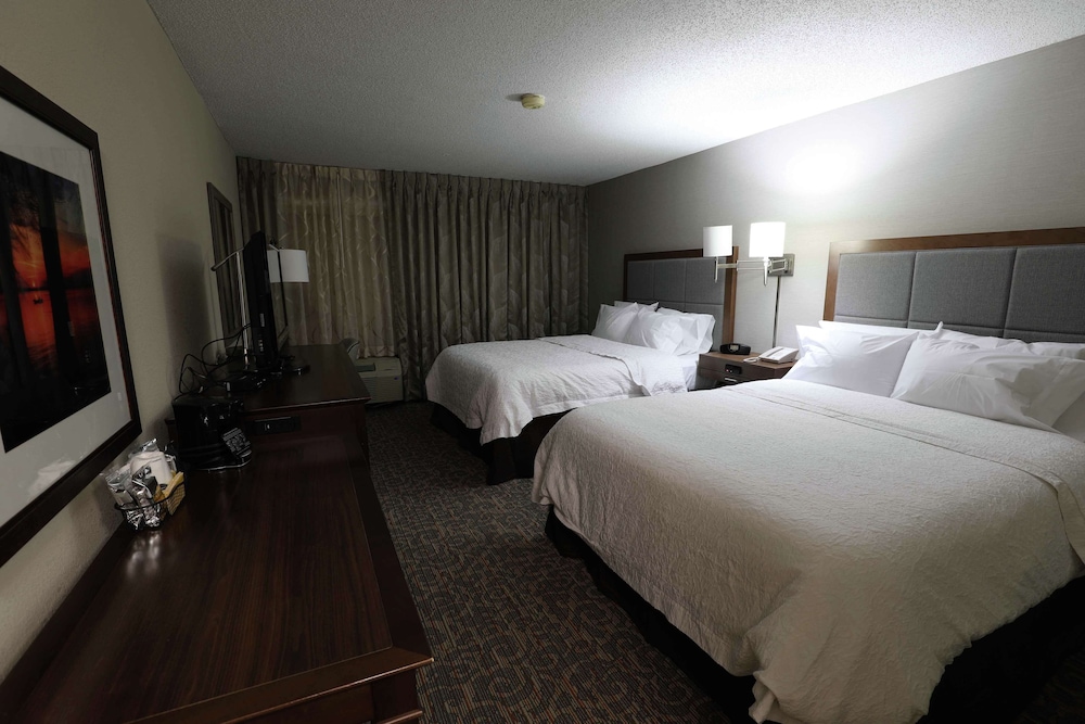 Hampton Inn Dyersburg - photo 7