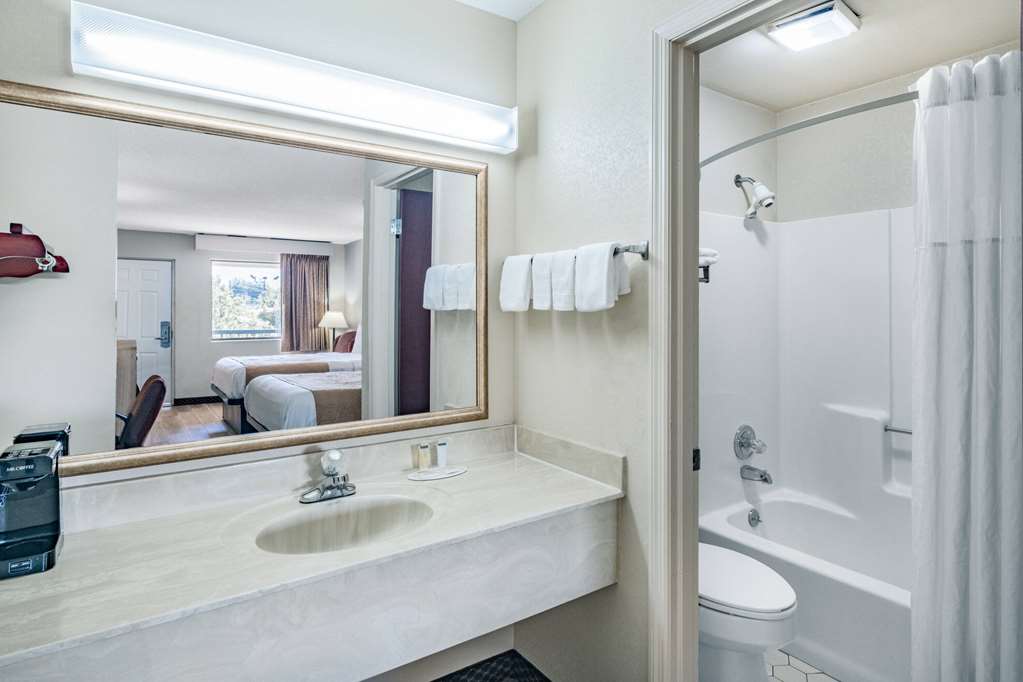 Days Inn by Wyndham Macon I 475 - photo 25