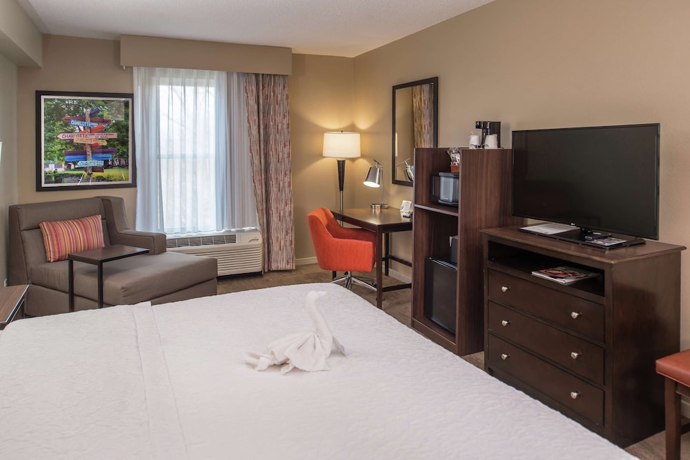 Hampton Inn & Suites Charlotte Arrowood Rd. - photo 10
