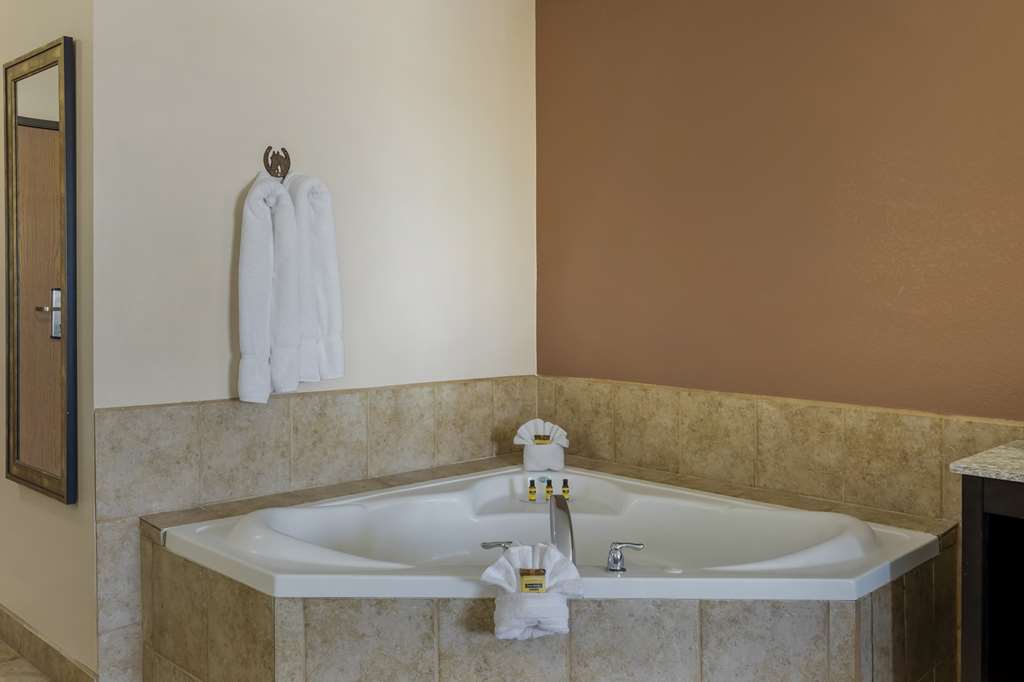 Best Western Plus Country Inn & Suites - photo 29