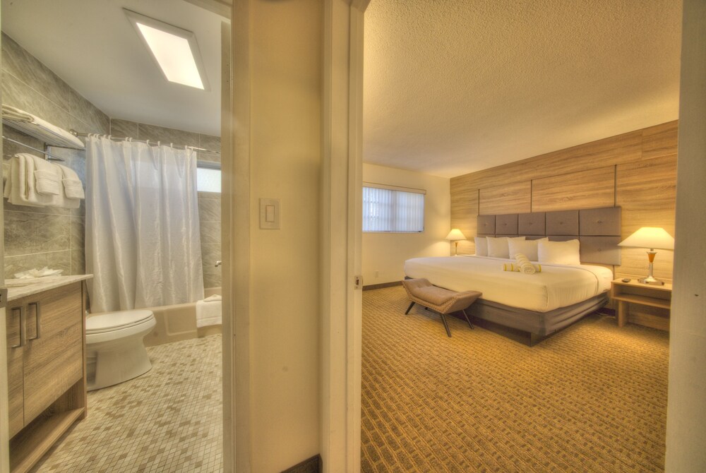 Club Lux Resort By the Beach - photo 13