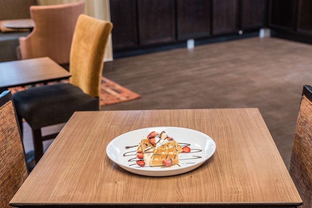 Hampton Inn Parkersburg Mineral Wells - photo 41