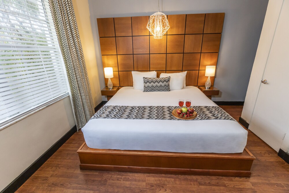 Chesterfield Hotel & Suites - photo 11