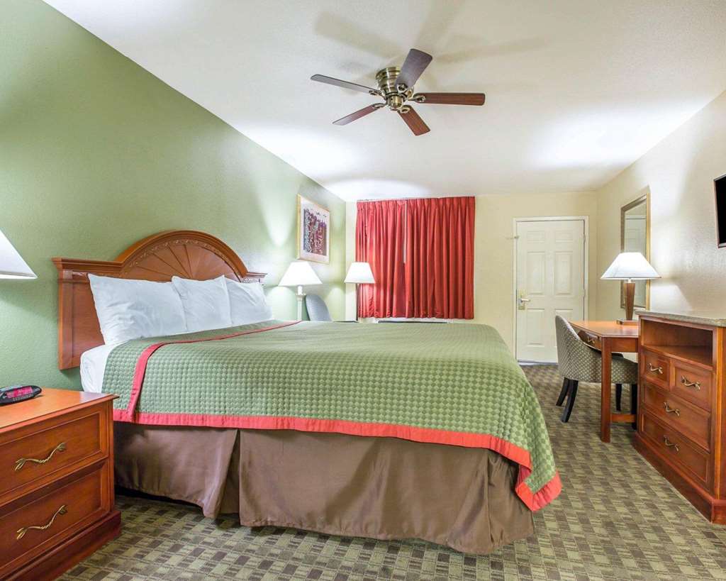 Rodeway Inn Delano - photo 12