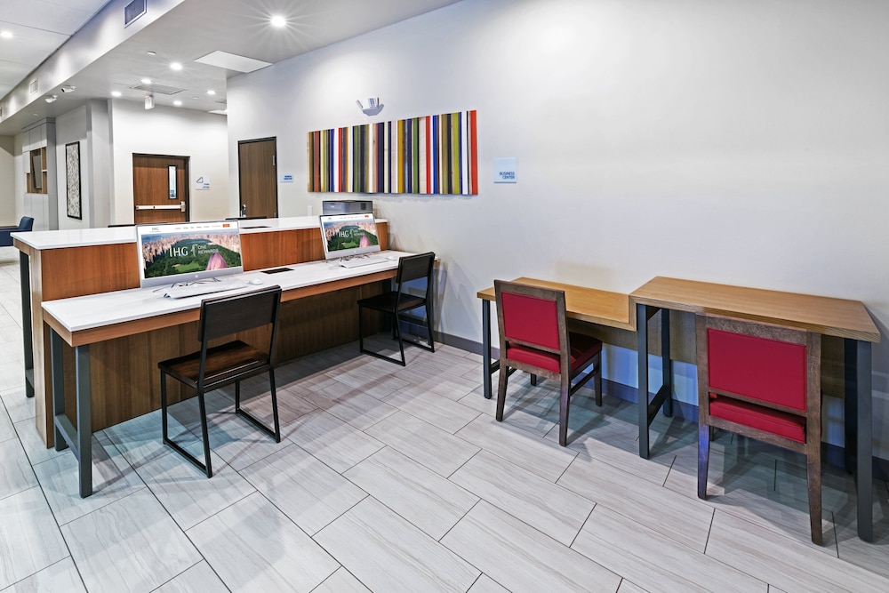 Holiday Inn Express & Suites Houston Downtown North by IHG - photo 30