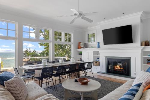 The Shore House by Juniper Holiday Home — 4-Star Luxury Hotel in New Buffalo, United States
