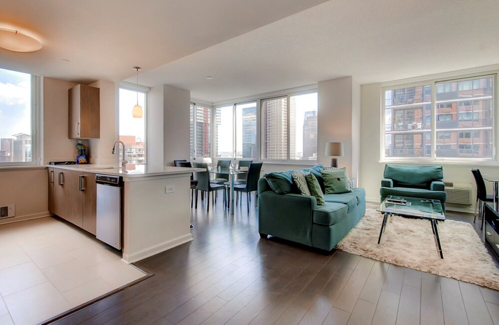Global Luxury Suites at Newport - photo 30