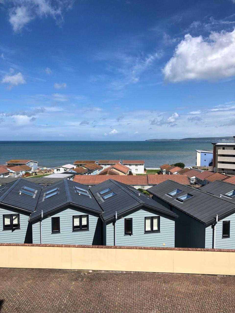Westward Ho Oceanview Getaway with Parking