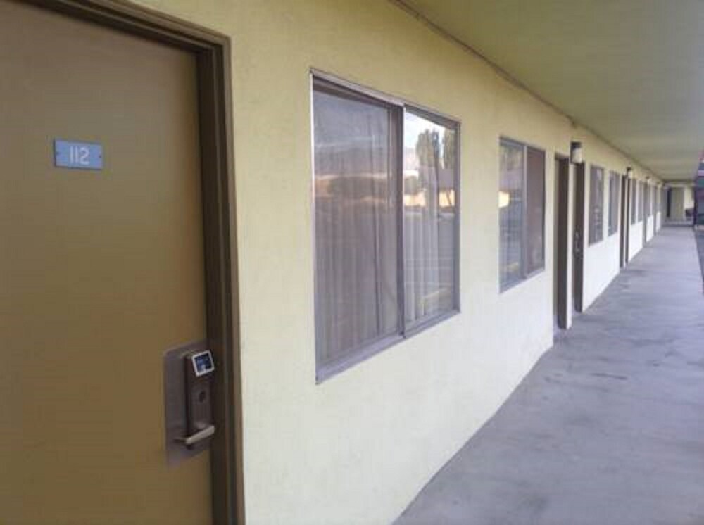 Tropics Motor Hotel - photo 31