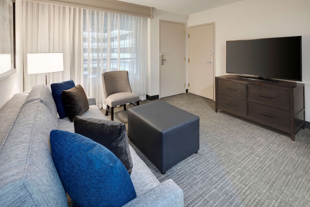 Embassy Suites by Hilton Detroit Troy Auburn Hills - photo 32