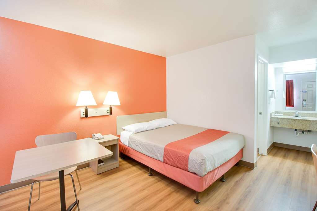 Motel6 Phoenix AZ East - photo 12
