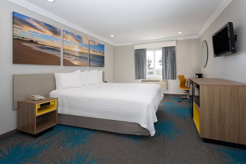 Days Inn by Wyndham Santa Monica - photo 56