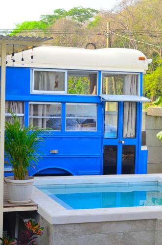 Bus hotel Playa Barrigona entre Sàmara y Nosara in Nicoya, Costa Rica
