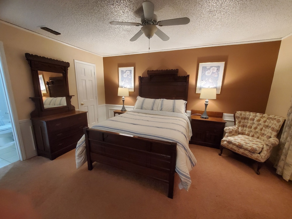 Butterfield Inn Main Street Cottages - photo 10