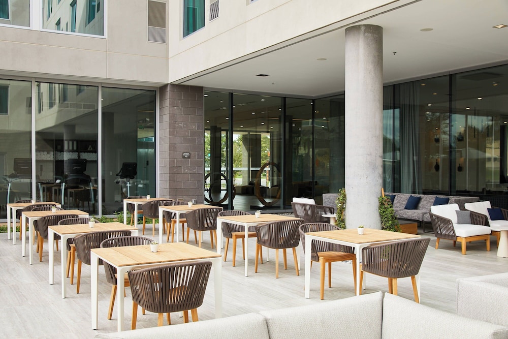 AC Hotel by Marriott Phoenix Biltmore - photo 24