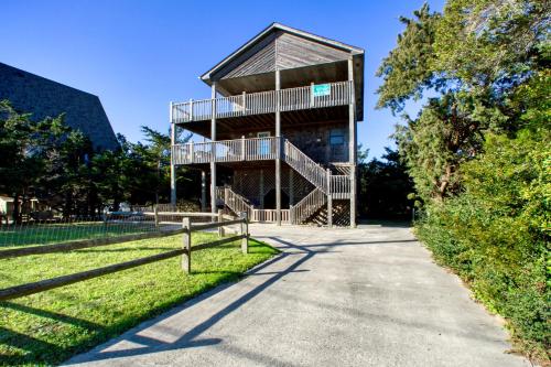 1 Good Life: Between beach & sound w pool in Avon, United States