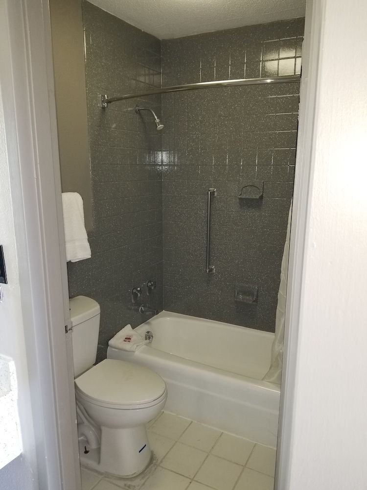 Baymont by Wyndham South Hill - photo 11