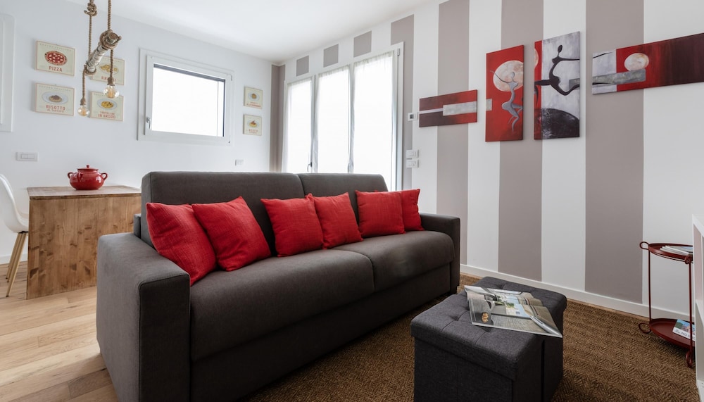 Italianway Piranesi 18 B int C 345 City View — 4-Star Luxury Hotel in Milan, Italy