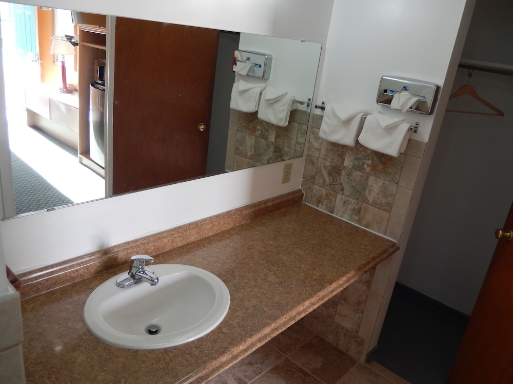 Townsman Motel - photo 9
