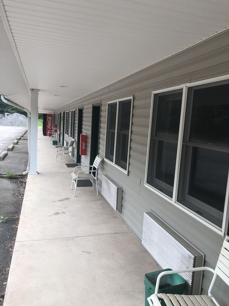 Gravity Inn Motel - photo 9