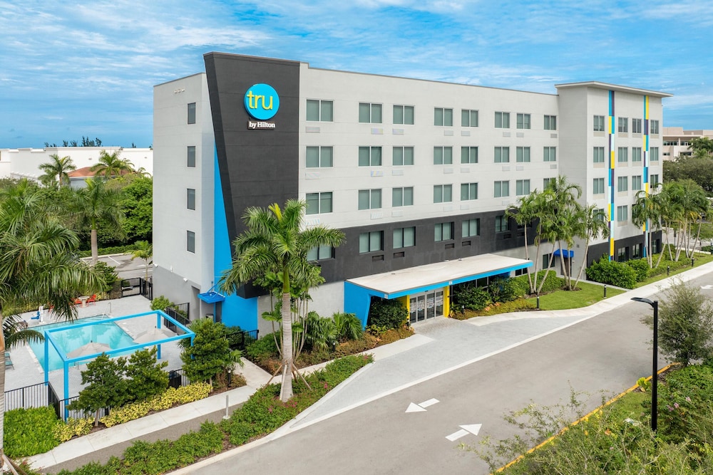 Tru By Hilton Miramar - carbon neutral hotel in Miramar