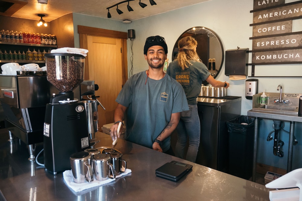 Loge Mt. Shasta - photo 3