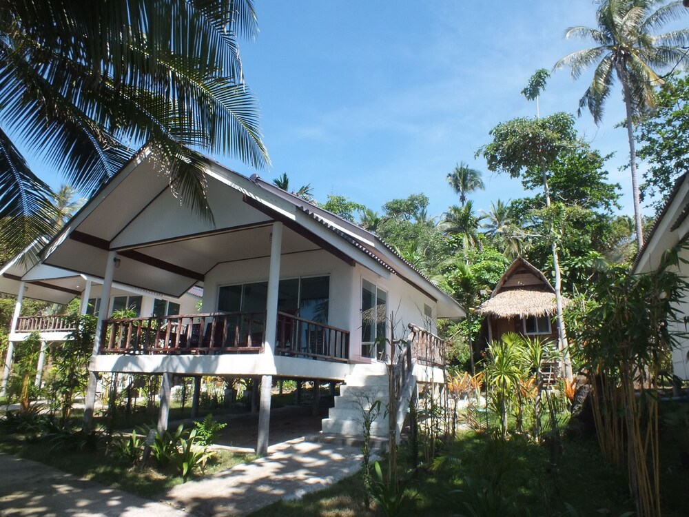 Aow Noi Resort in Ko Kut, Thailand