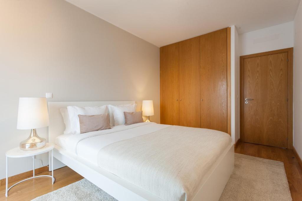 Lisbon Oriente River View w Balcony&Garage — 4-Star Luxury Hotel in Lisbon, Portugal