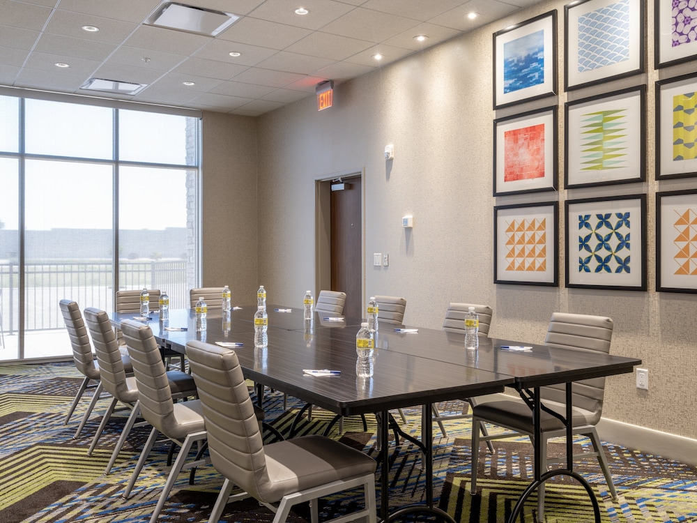 Holiday Inn Express & Suites Watertown by IHG - photo 53