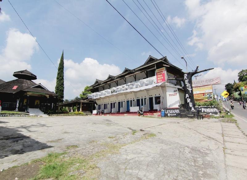 Villa Penginapan Purnama by ZUZU — 4-Star Luxury Hotel in Bandung, Indonesia