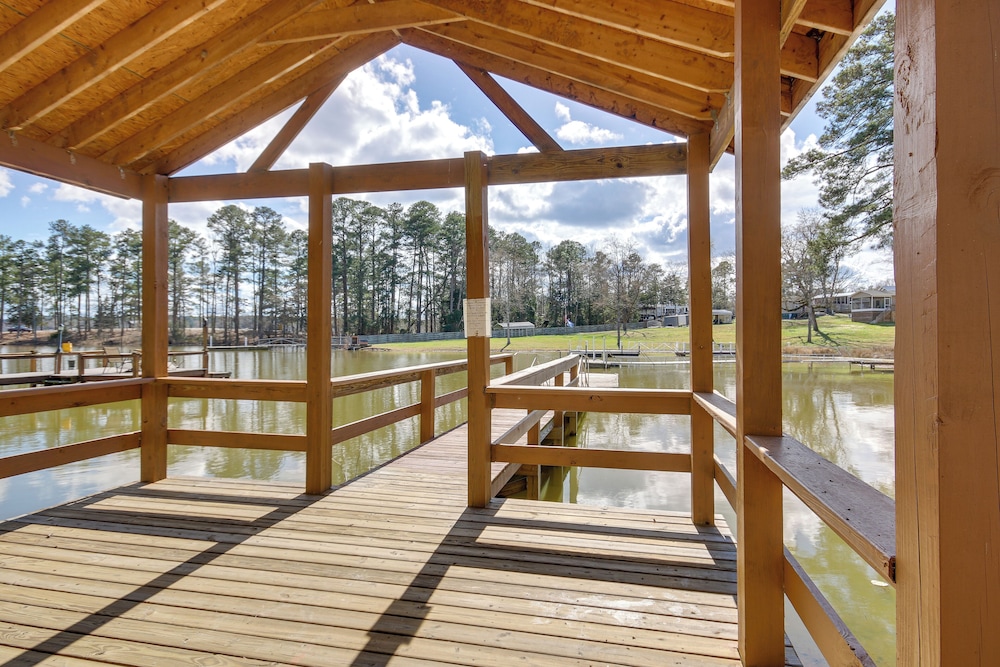 Pet Friendly Lakehouse View Tower and Fire Pit — hotel in Leesville