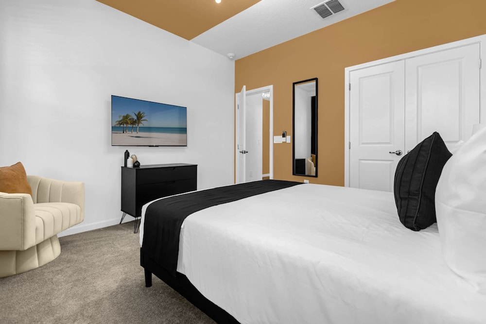 Upstay Theme Rooms Pool Spa Theatre Arcade - photo 38